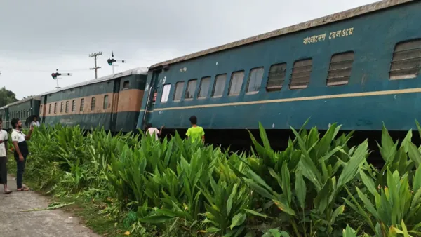 সাড়ে ১৩ ঘণ্টা পর চালু হলো রেল যোগাযোগ