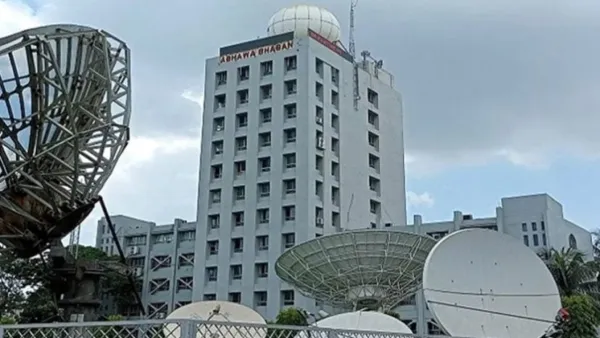 সারাদেশে দমকা হাওয়ার সঙ্গে বজ্রবৃষ্টির আভাস