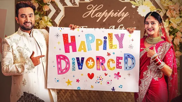 ডিভোর্স অনুষ্ঠানের মোড়কে নিবিড় বন্ধনের প্রতিচ্ছবি