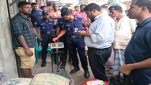 মুদি দোকানে মিলল খাদ্যবান্ধব কর্মসূচির ৩৮ বস্তা চাল