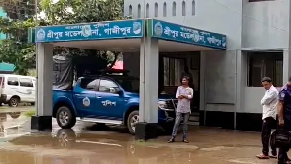 মাদক ব্যবসায়ীদের হামলায় আহত ৫ পুলিশ সদস্য