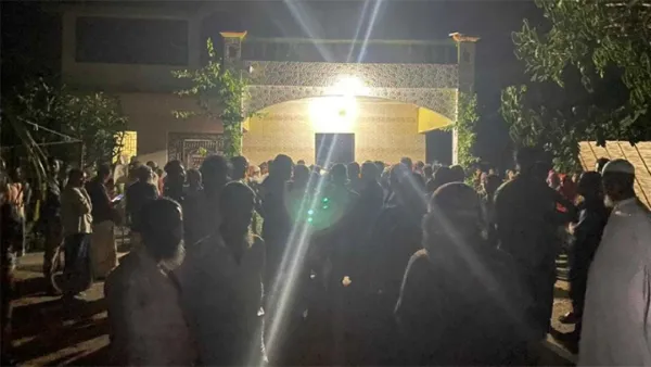 একঘরে মেয়ের গলাকাটা মরদেহ, আরেক ঘরে ঝুলন্ত অন্তঃসত্ত্বা মা