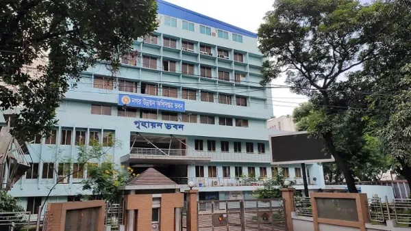 বিশেষ সুবিধা নিয়ে অর্থ লোপাট কর্মকর্তাদের