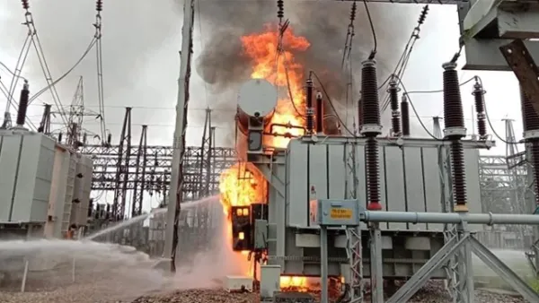 বিস্ফোরণের পর বিদ্যুৎহীন সাতক্ষীরা জেলা