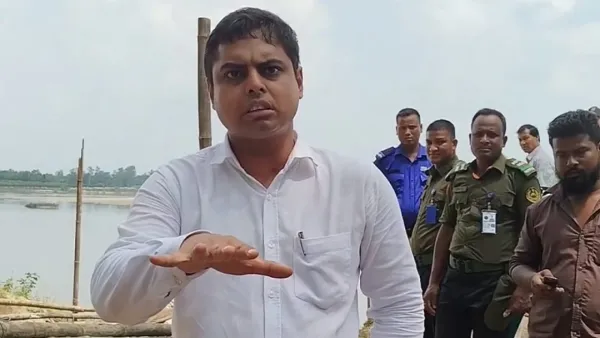 সাংবাদিকদের সন্ত্রাসী বললেন নির্বাহী ম্যাজিস্ট্রেট! 