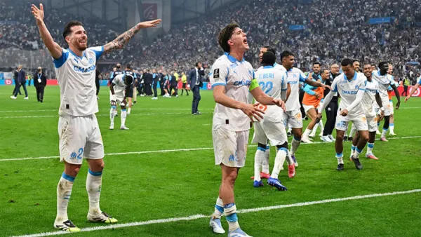 বর্ষসেরা হওয়ার রাতে হার দেখল পিএসজি