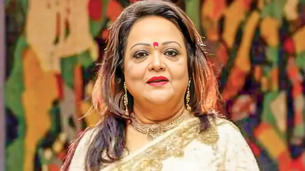 সাবিনা ইয়াসমিনের ‘অতীত গল্পগুলি’