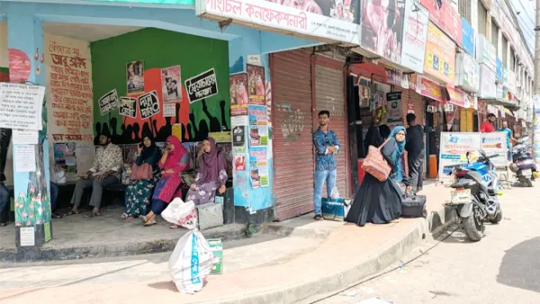 রাকসু নির্বাচন পেছানোয় বাড়ি ফিরছেন শিক্ষার্থীরা