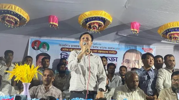 ‘এক কাপড়ে পালিয়ে গেছেন শেখ হাসিনা’