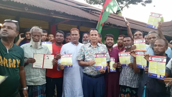 গোবিন্দগঞ্জে বিএনপির ৩১ দফার লিফলেট বিতরণ 