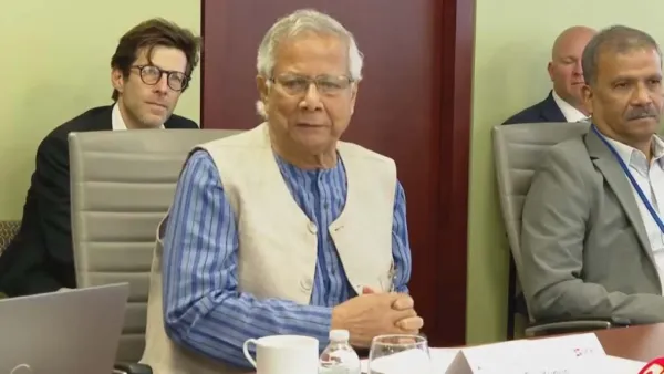 স্বাস্থ্যসেবা অর্থ উপার্জনকারীদের হাতে ছেড়ে দেওয়া উচিত নয়