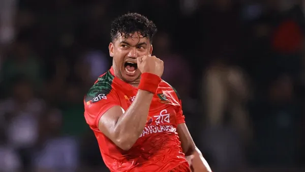 তাসকিনের শততম উইকেট, শুরুতেই কঠিন চাপে পাকিস্তান