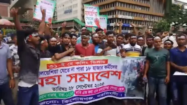 মালয়েশিয়া যেতে না পেরে সড়ক অবরোধ ক্ষুব্ধ শ্রমিকদের