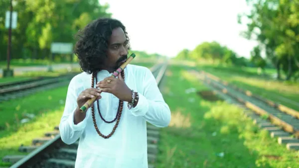 প্রকাশ্যে ‘চলছে গাড়ি যাত্রাবাড়ি’