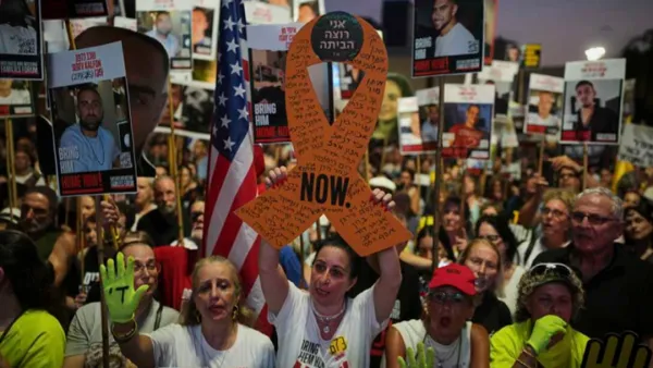 গাজায় যুদ্ধ বন্ধের দাবিতে ইসরায়েলের রাজপথে হাজারো মানুষ