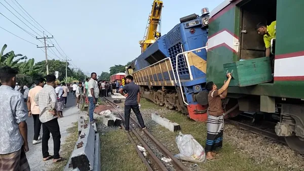 পাবনার ভাঙ্গুড়ায় ট্রেনের বগি লাইনচ্যুত, ভোগান্তিতে যাত্রীরা