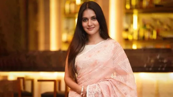 কলকাতায় না যাওয়া প্রসঙ্গে মুখ খুললেন মিথিলা 