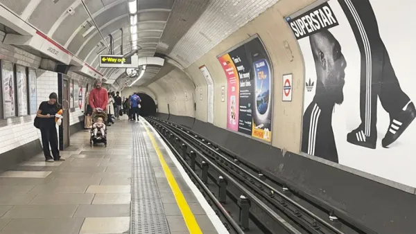 লন্ডনে ষাটোর্ধ্ব ব্যক্তিকে ধাক্কা দিয়ে রেললাইনে ফেলে দিলেন তরুণী!