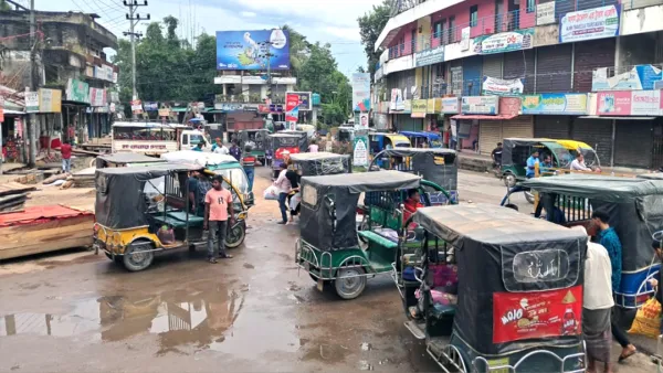 স্বস্তি ফিরছে খাগড়াছড়িতে, যান চলাচল স্বাভাবিক