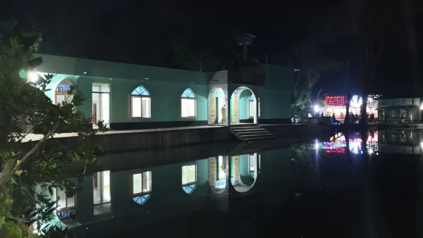 একই আঙিনায় মসজিদ-মন্দির, সাম্প্রদায়িক সম্প্রীতির অনন্য দৃষ্টান্ত