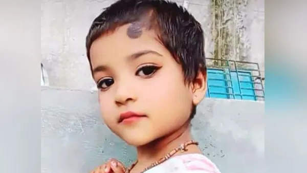 প্রতিমা বহনকারী দুই নৌকার সংঘর্ষে নিখোঁজ ২