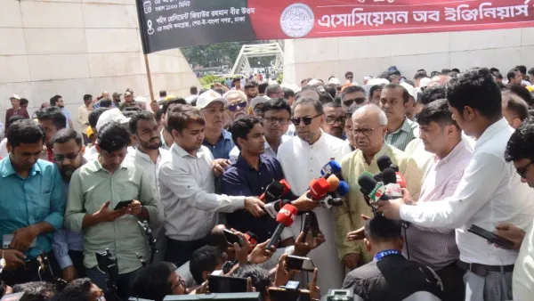    প্রশাসনের গুরুত্বপূর্ণ পদে একটি ইসলামপন্থী দলের সমর্থক আমলাদের বসানো হয়েছে