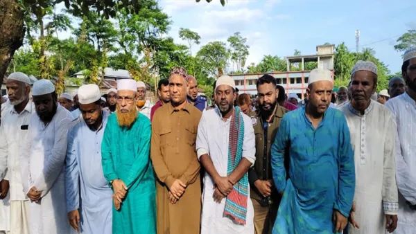 প্যারোলে মুক্তি পেয়ে মায়ের জানাজায় অংশ নিলেন যুবদল নেতা