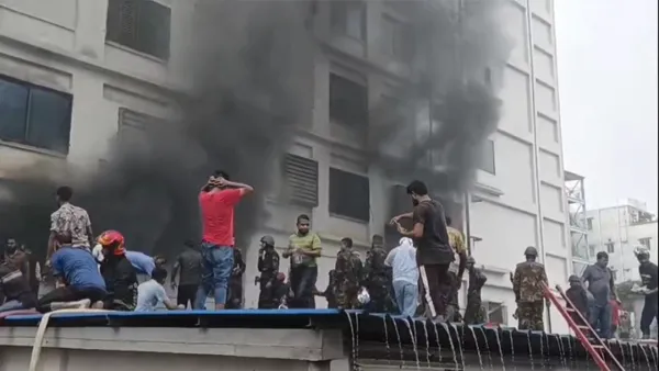 আশুলিয়ায় পোশাক কারখানায় আগুন