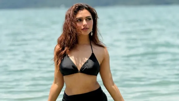 বিড়ম্বনায় নুসরাত ফারিয়া, ফাঁস করলেন স্ক্রিনশট