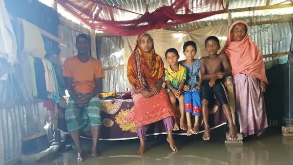 এক দিনেই বিলীন ২০ বসতবাড়ি-মসজিদ