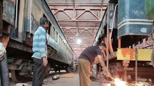 জরুরি মেরামতের আশায় রেল