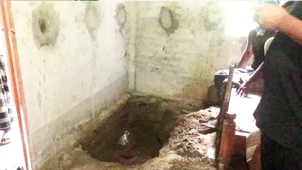 বাবা-মাকে হত্যা করে খাটের নিচে পুঁতে রাখেন ছেলে 