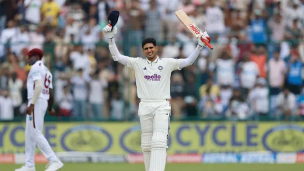 আরেকটি সেঞ্চুরিতে কোহলির পাশে গিল