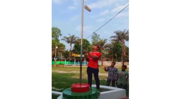 গাইবান্ধায় জাতীয় পতাকার স্ট্যান্ডে জুতা, আটক ১