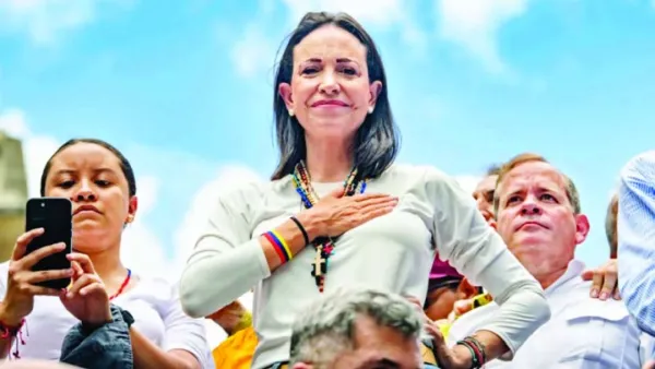 চেনেন নাকি এই নোবেলজয়ী নারীকে