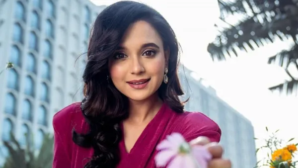 পারফিউম উপহার পেতে পছন্দ করেন সাবিলা নূর