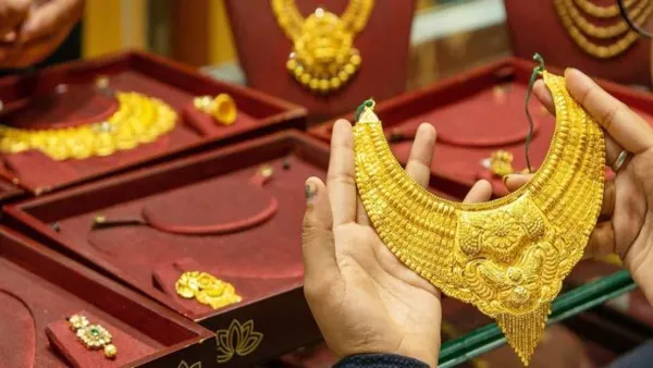 সোনার দামে রেকর্ড বৃদ্ধি, আজ থেকে নতুন দাম কার্যকর