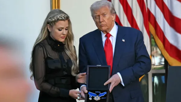 প্রয়াত চার্লি কার্ককে প্রেসিডেন্সিয়াল মেডেল অফ ফ্রিডম প্রদান করলেন ট্রাম্প