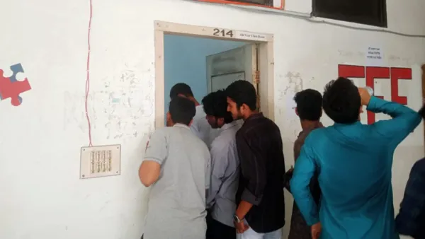 স্বাক্ষর ছাড়াই ব্যালট বাক্সে, যা বললেন প্রিজাইডিং অফিসার