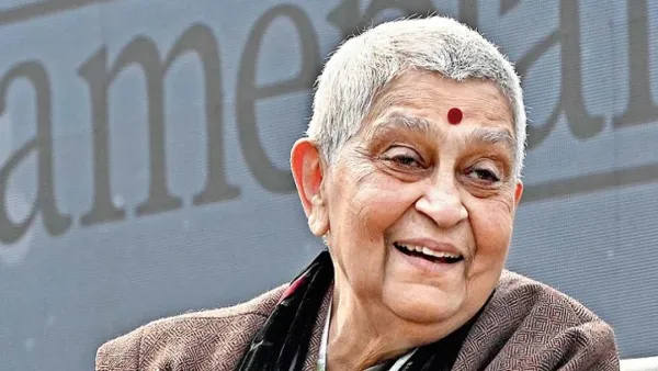 লালন উৎসবে যোগ দিতে ঢাকায় গায়ত্রী