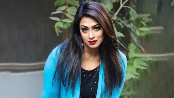 ৩০ প্রেক্ষাগৃহে পপির সিনেমা