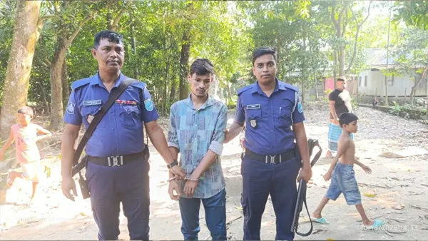 মাদকাসক্ত ছেলেকে পুলিশে দিলেন বাবা-মা