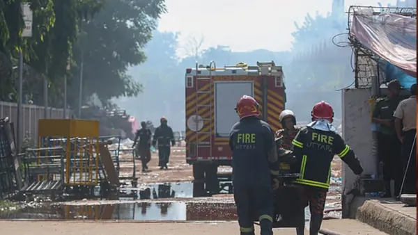 কার্গো ভিলেজ থেকে এখনো ধোঁয়া উড়ছে
