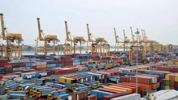 চট্টগ্রাম বন্দরে অচলাবস্থার শঙ্কা 