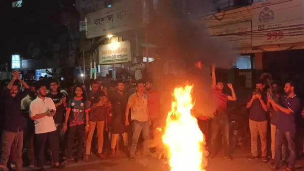 জবির ছাত্রদল নেতা খুন, থানার সামনে আগুন জ্বালিয়ে বিক্ষোভ 