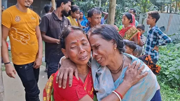 সীমান্তে মিলনমেলায় ৩০ বছর পর দুই বোনের দেখা 