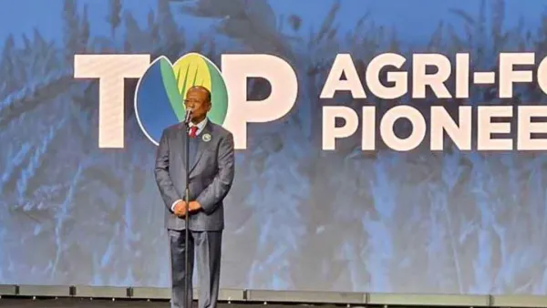 অ্যাগ্রি-ফুড পাইওনিয়ার পুরস্কার পেলেন আবদুল আউয়াল মিন্টু 