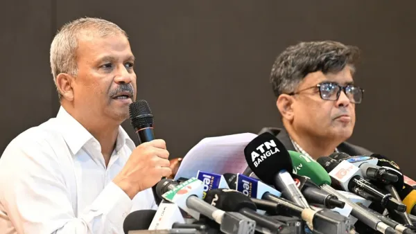 পলাতক আসামিরা নির্বাচনে প্রার্থী হতে পারবেন না 