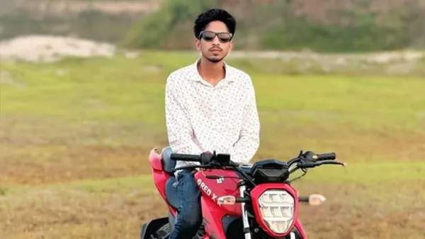 উঠানে পড়েছিল যুবকের মরদেহ, প্রেমঘটিত বিরোধের জেরে হত্যার অভিযোগ 