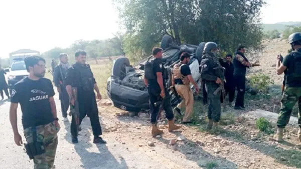 পাকিস্তানে বোমা হামলায় তিন পুলিশ কর্মকর্তা নিহত